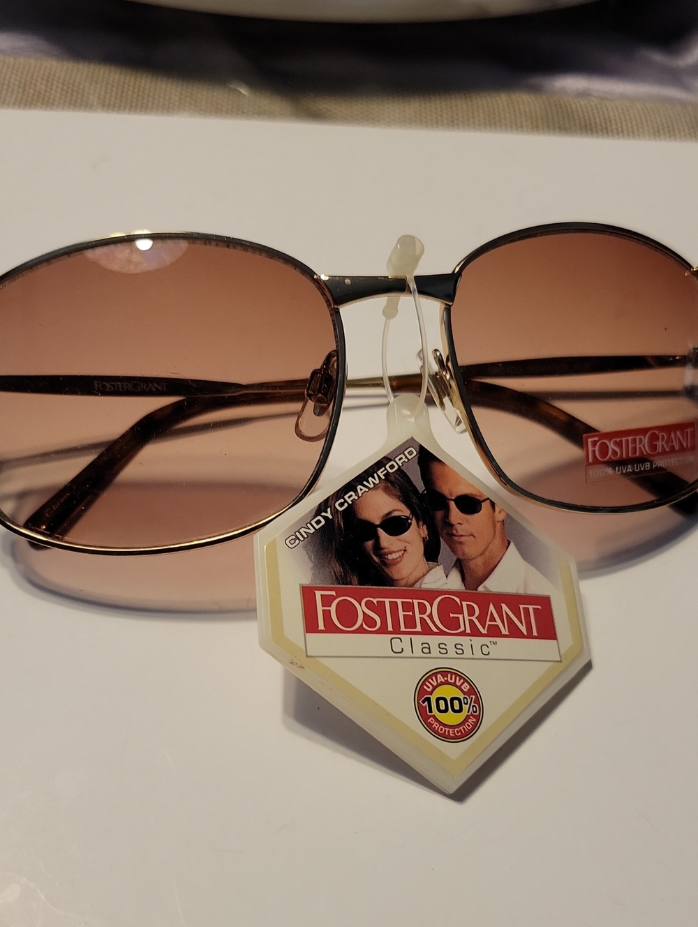 Foster Grant Classic Woman Sunglasses - Brown Lenses